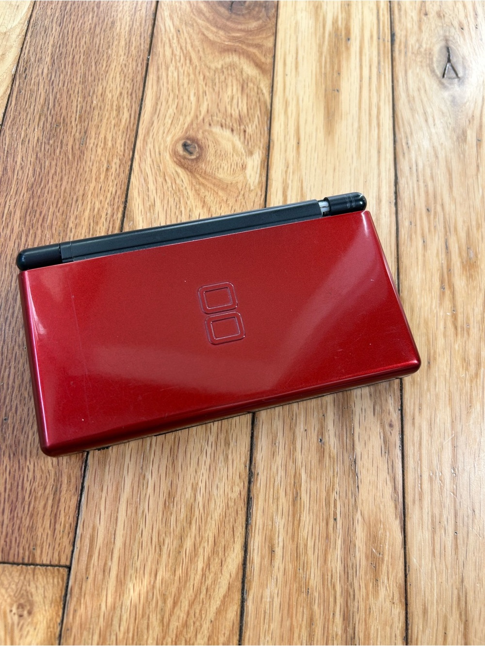 Nintendo DS Lite - Crimson Red and Black - no charger or stylus